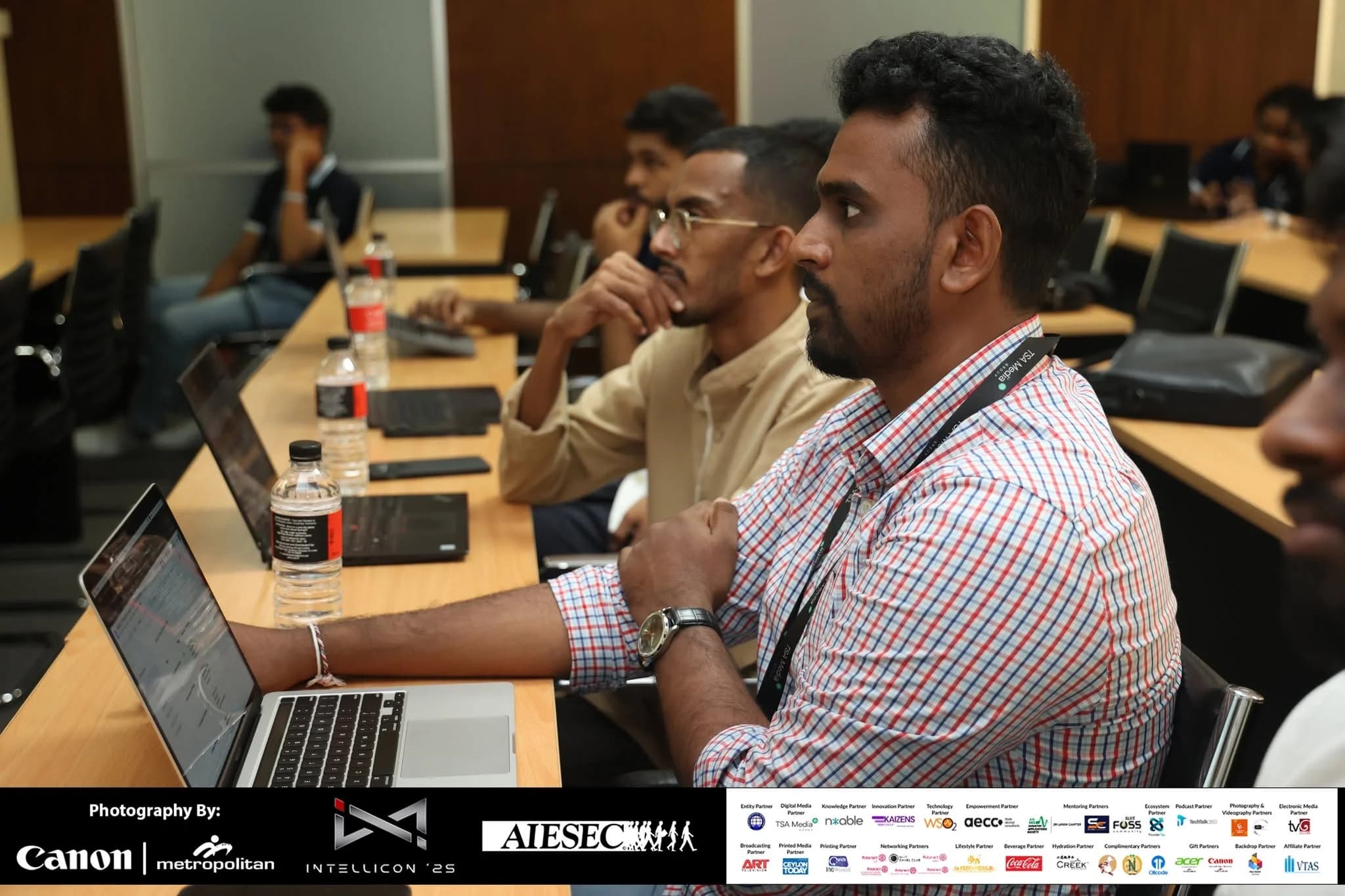 IntelliCon moment 16